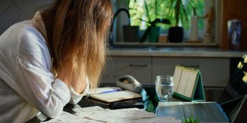 Cut Spending: A 30-Day Guide to Eliminating Unnecessary Expenses - Cover Image